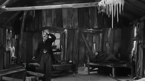 Charlie chaplin The Gold Rush Movie Funny Clip HAhha LOL شابلن-😆😆لقطات مضحكة لتشارلي