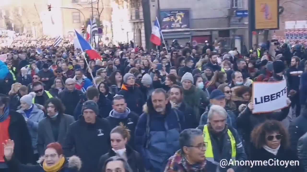 France - Demonstrations against medical dictatorship (video 2)