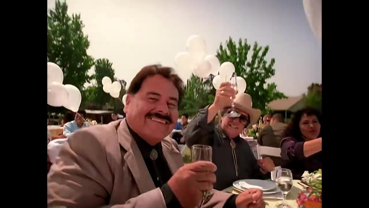 Weezer - Island In The Sun (Official Music Video)