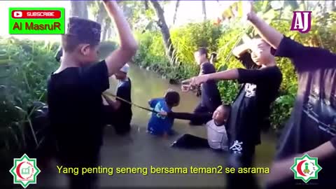 Manusia patung atau berimajinasi waktu berhenti ya ini