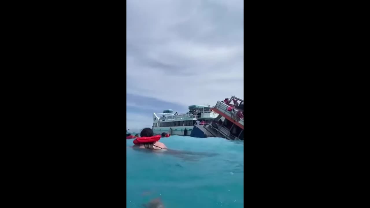 Blue🌊Lagoon👀Boat🚢Tour😨Accident👀POV🎥😱😥🙏✝️