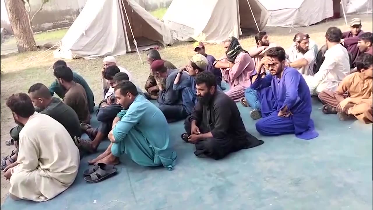 Pakistan arrests migrants as expulsion deadline looms