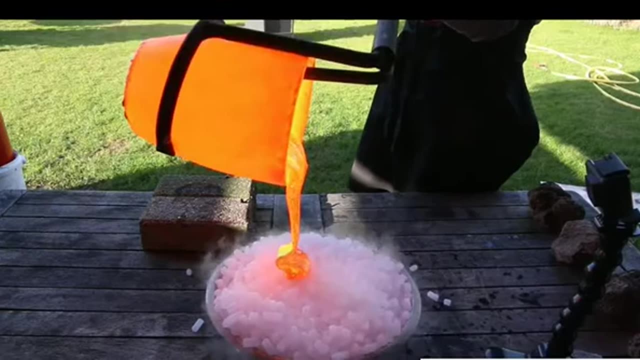 Lava experiment with dry ice