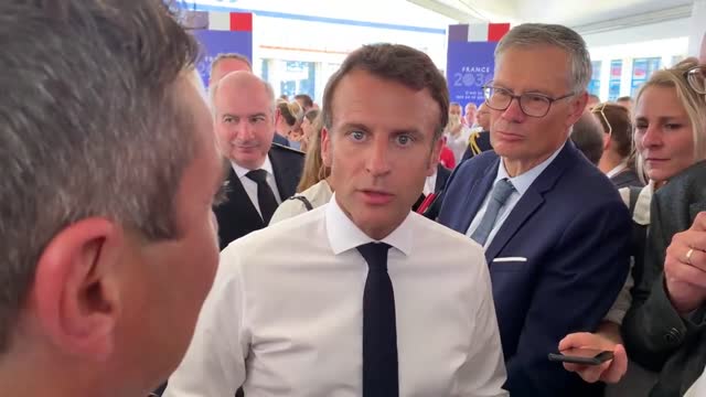 Emmanuel Macron assume à fond