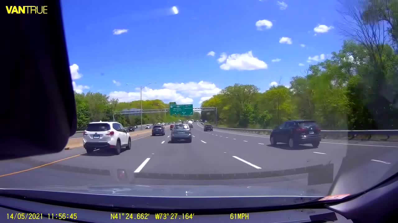 Guy falls asleep 😴 while driving