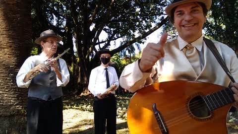 Tocando na praça