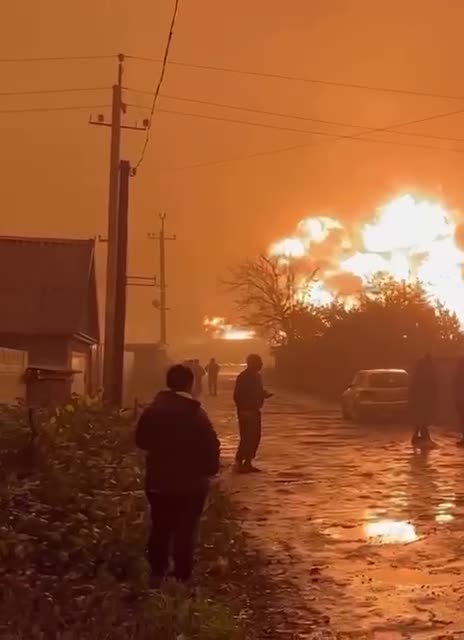 Armed Forces of Ukraine shelled Shakhtyorsk (DPR) at night.