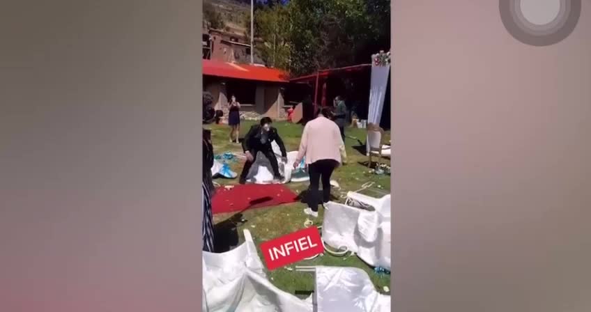 Acabó con fiesta de matrimonio al enterarse que su novio era el que se casaba