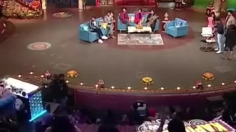 Invisible Painting gifted by a fan to Kapil Sharma