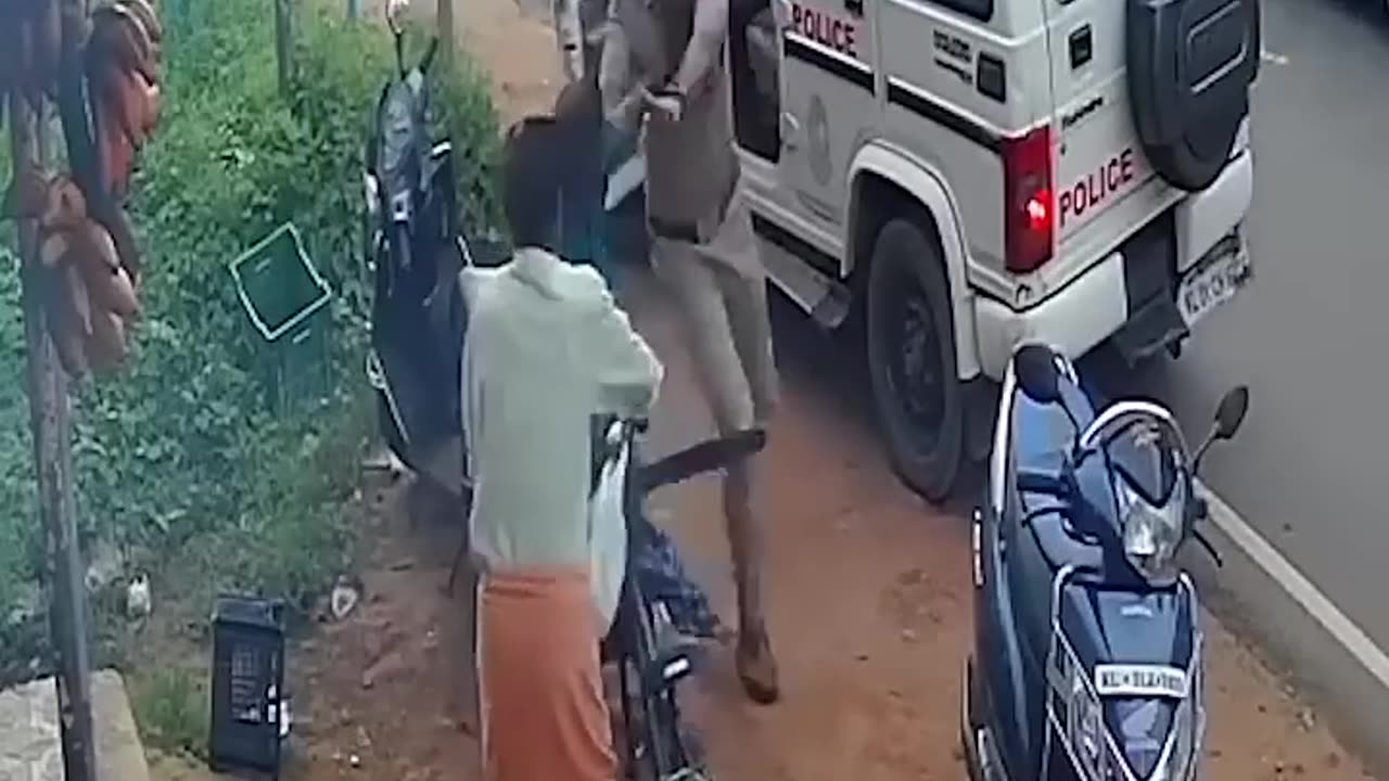This Kerala policeman’s bravery went viral on the internet as he subdued a man wielding a machete