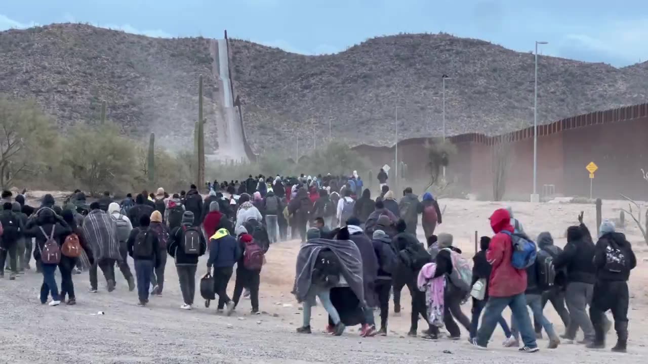 Huge group of criminal illegals pouring through in Arizona.