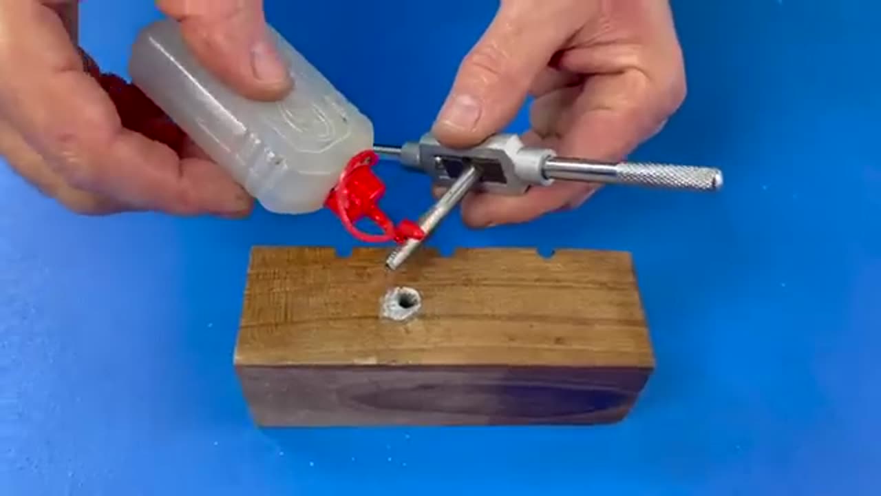 You Wont Believe What Happens When You Pour Super Glue on Aluminum Foil