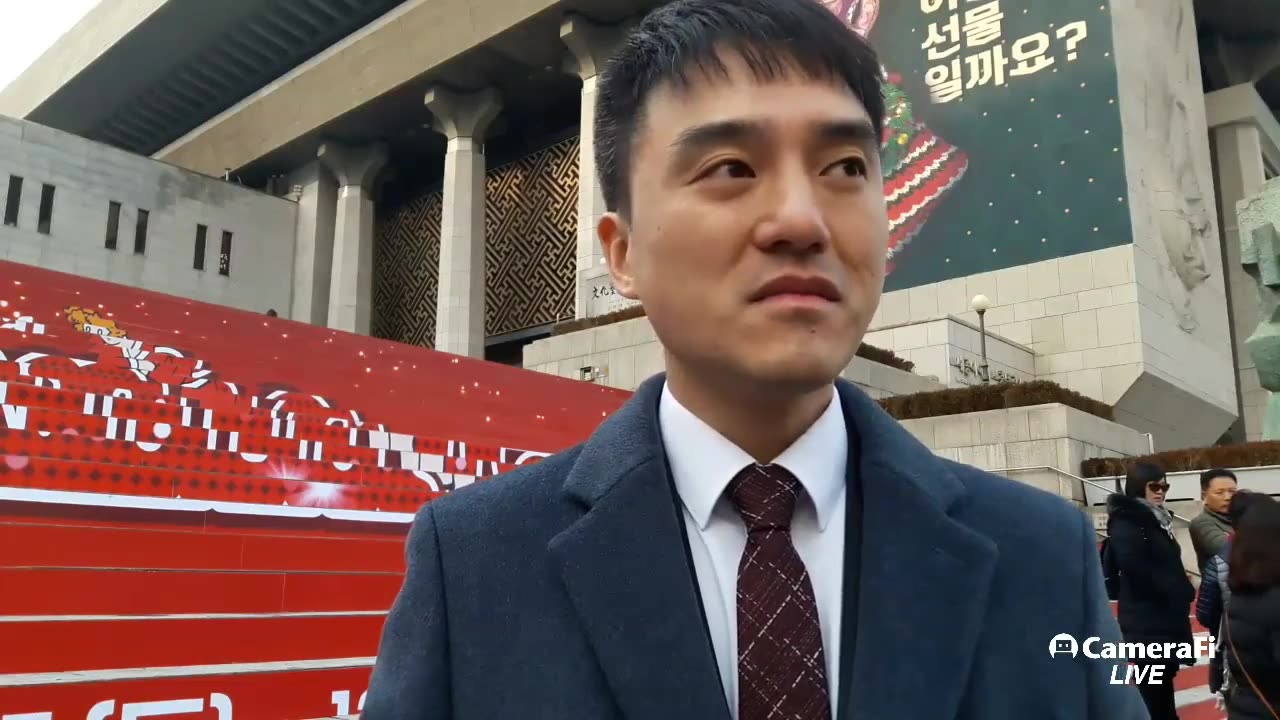 20181128_V3_S01(KVIOArGmC2M)기성 정치인 100인보다 젊고 참신한 이 청년에게 마음이 가는 이유가 뭘까요_