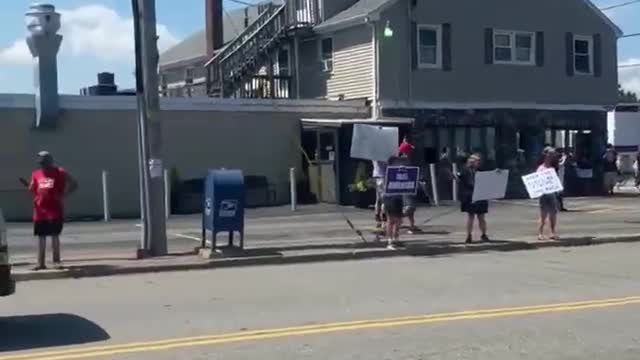 Biden’s Motorcade the one-fingered salute and a bunch of Let’s Go Brandon chants