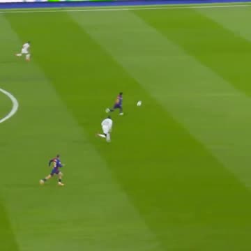 This pass from Lewandowski 😱