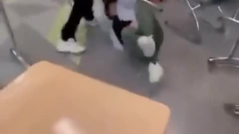 Crazy fight between two girls in school