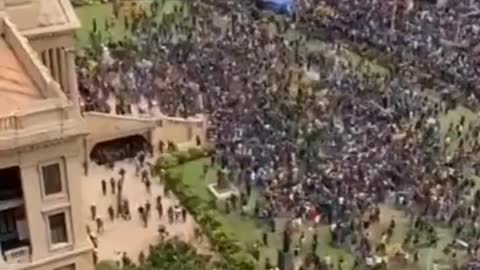 Sri Lankan protesters take over the President's residence in Colombo