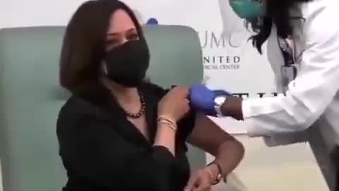 Kamala Harris FAKES Getting the COVID-19 Vaccine (FAKE NEEDLE)