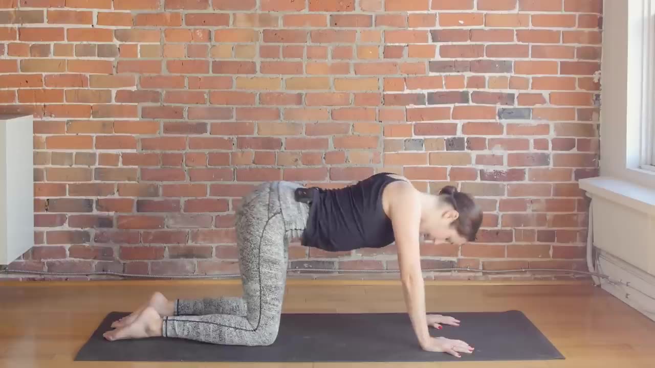 10 min Evening Yoga Stretch - Bedtime Yoga for Beginners