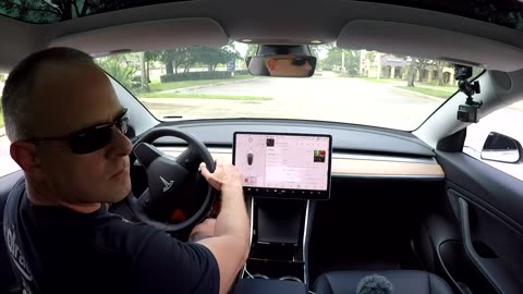 Tesla's new driverless feature, Police Pullover