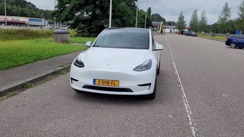 Tesla Model Y 2024 Walk Around