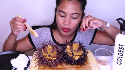 Sea Urchin Mukbang @ its best