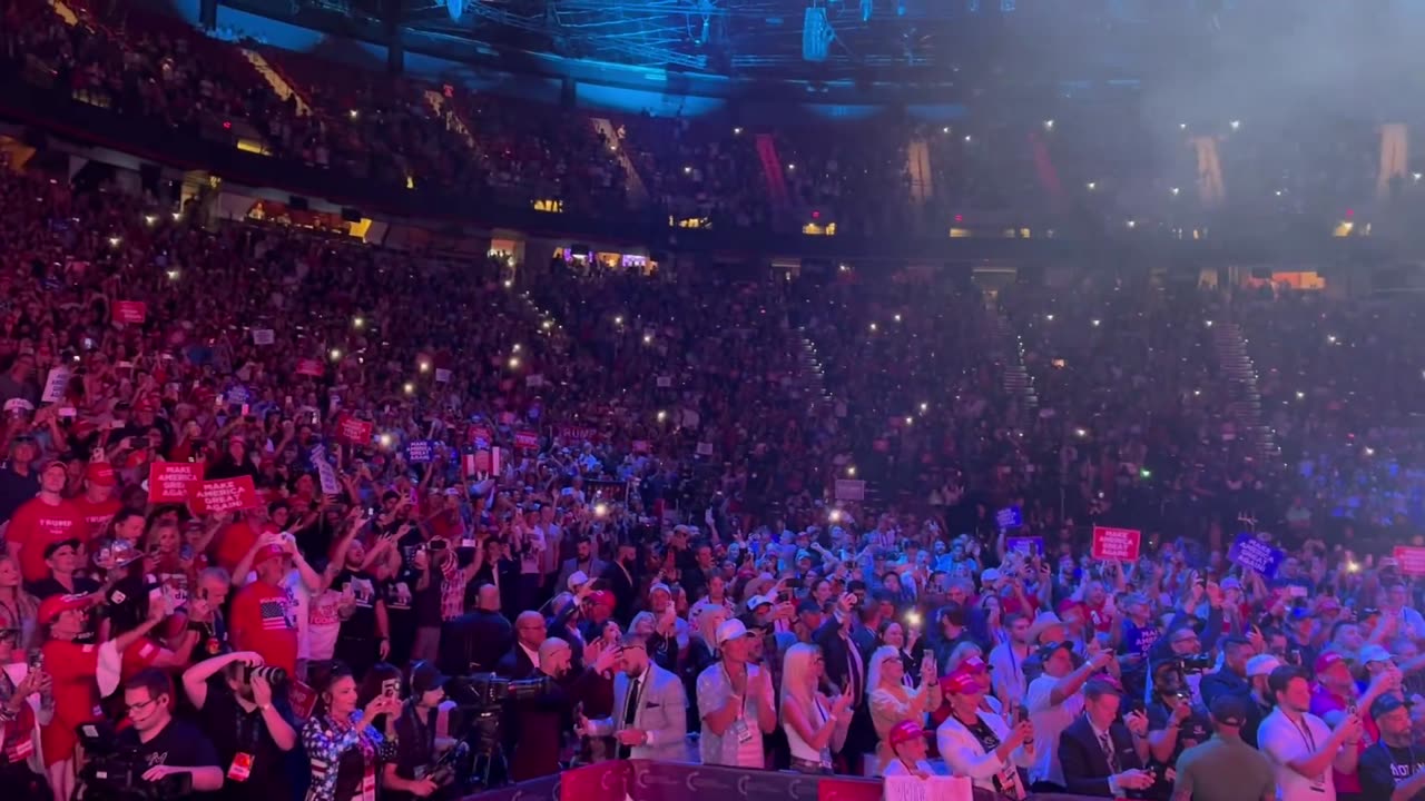Wow!!! Look at this crowd for President Trump in Nevada! 🇺🇸