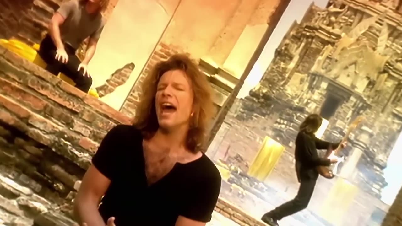 Bon Jovi - This Ain't a Love Song (Official Music Video)