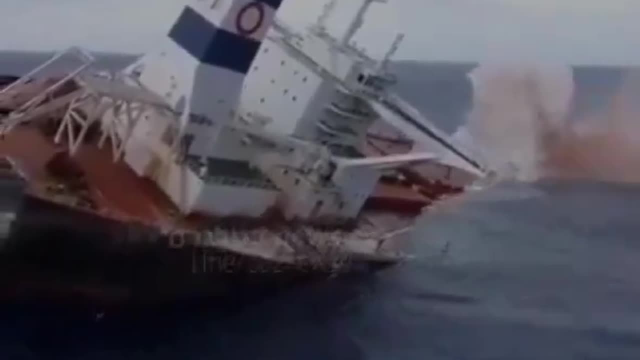 Barco del Reino Unido que es alcanzado directamente por el misil balístico #ANSARALLAH (los hutíes)