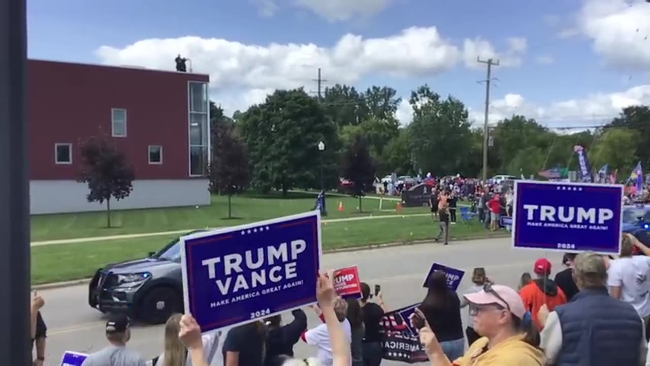 Donald Trump arrives in Howell, Mich.