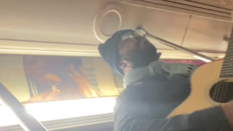 Guy sings with beautiful voice in the 5 train