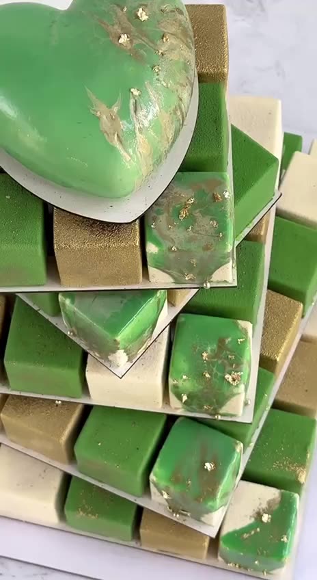 Покрываем кандурином пирожные-кубы