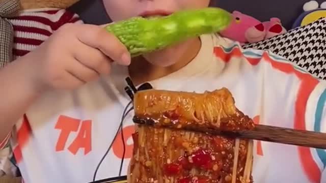ASMR Mukbang Eating Show, Cute girls Vs Sea Food #Shorts (1)
