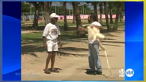 Câmeras Escondidas - Tirar Camisa de Força