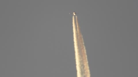 Devil Plane Leaving A Giant Orange Waterfall Over LA 5/2/2022
