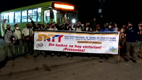 Por falta de pago conductores de Metrolínea entraron a paro