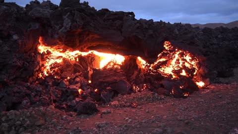 volcano erupts in la palma