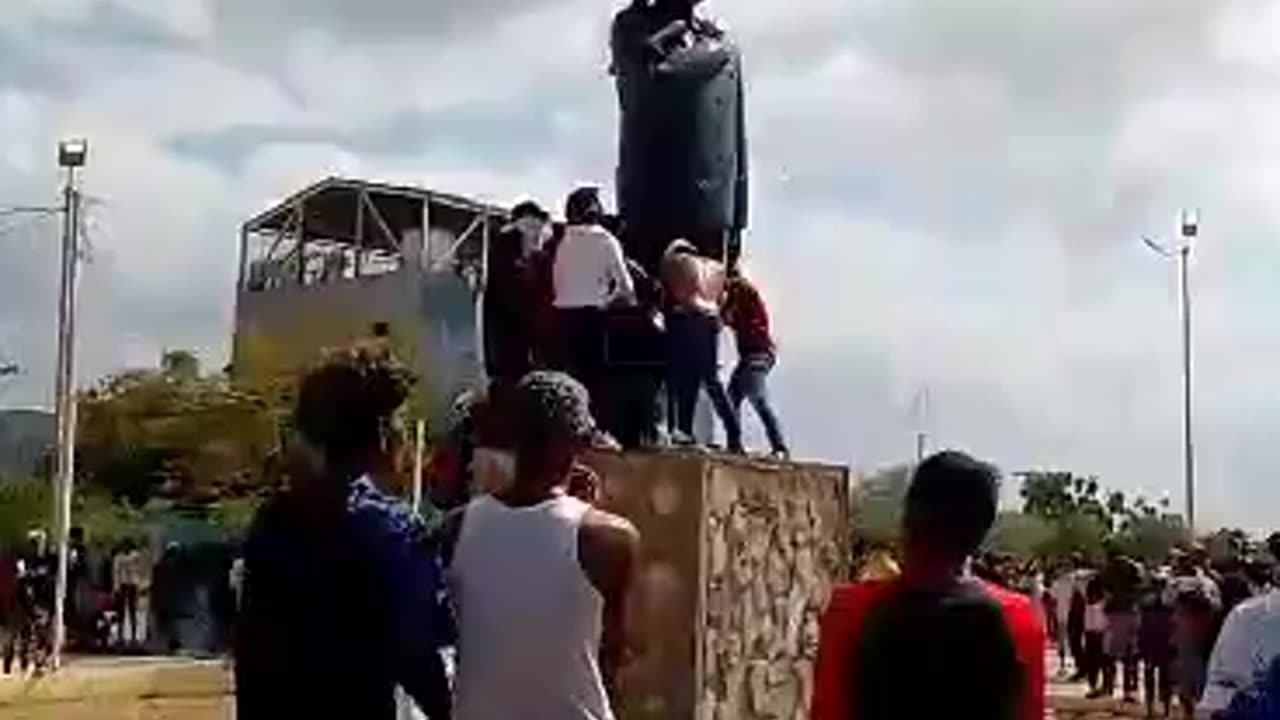 "Venezuelan Voters Tear Down Hugo Chávez Statues in Protest of Maduro’s Fraud"