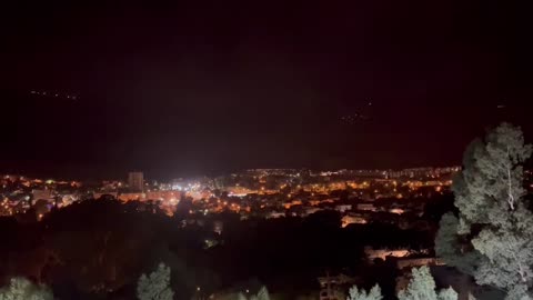 Trucks carrying Israeli soldiers are moving toward the border with Lebanon