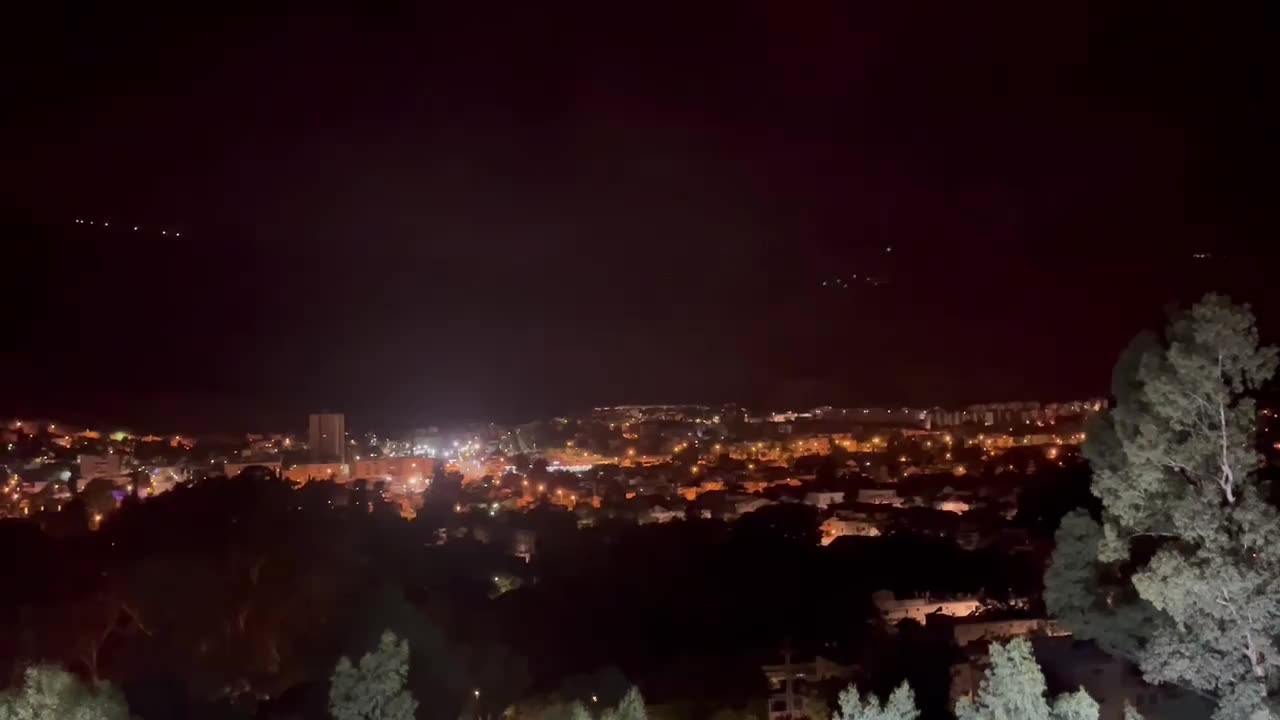 Trucks carrying Israeli soldiers are moving toward the border with Lebanon