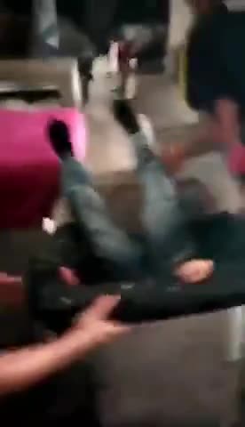 CHILE: "ARSONIST" IS THROWED TO THE GARBAGE/"INCENDIARIO" TIRADO A LA BASURA