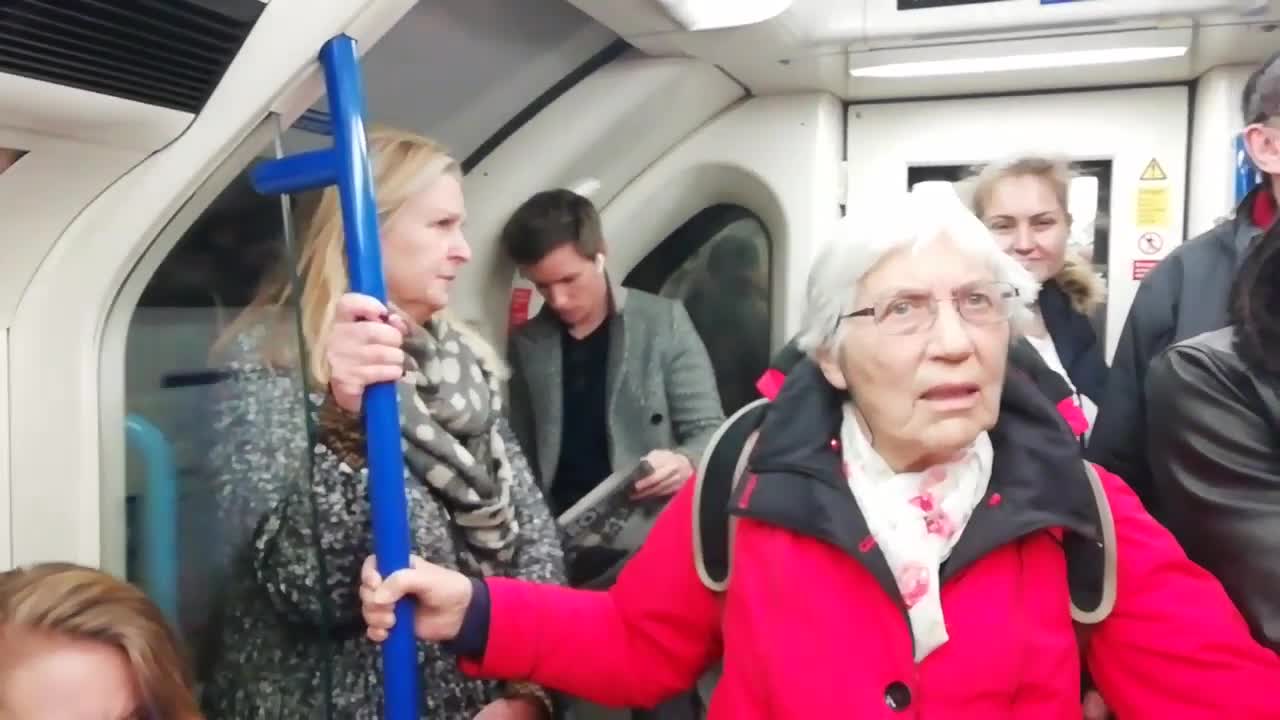 Eddie Redmayne actor on the London underground (SUBWAY)