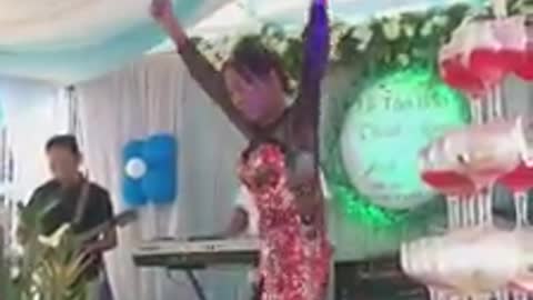 Very strong old woman dancing wedding only in Vietnam, funny video