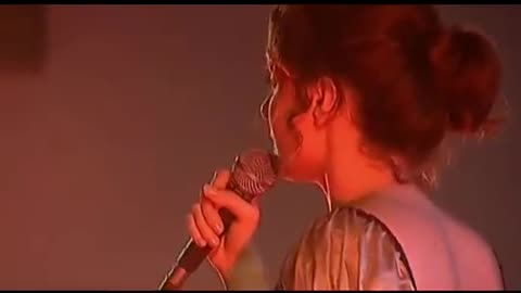 Nouvelle Vague - In A Manner Of Speaking (Live in Lisbon, Portugal)