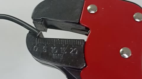 How to use the automatic wire stripper. #mechanic #tips