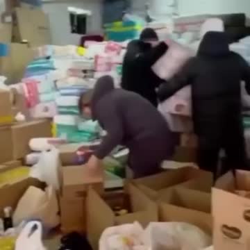 DÂN CƯ TP ASTANA (KAZAKHSTAN) QUYÊN GÓP NHÂN ĐẠO GIÚP ĐỠ UKRAINE