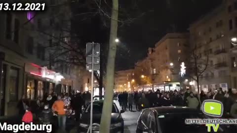 Spaziergang in Magdeburg, 13 12 2021 - ca. 5.000 Menschen friedlich auf den Straßen