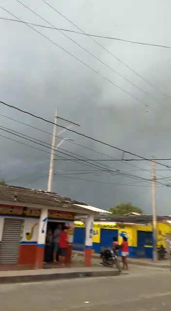 Fuerte aguacero y vendaval azotó a Barranquilla y su área metropolitana