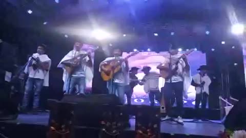 LLANEROS DE PONCHO Y RUANA