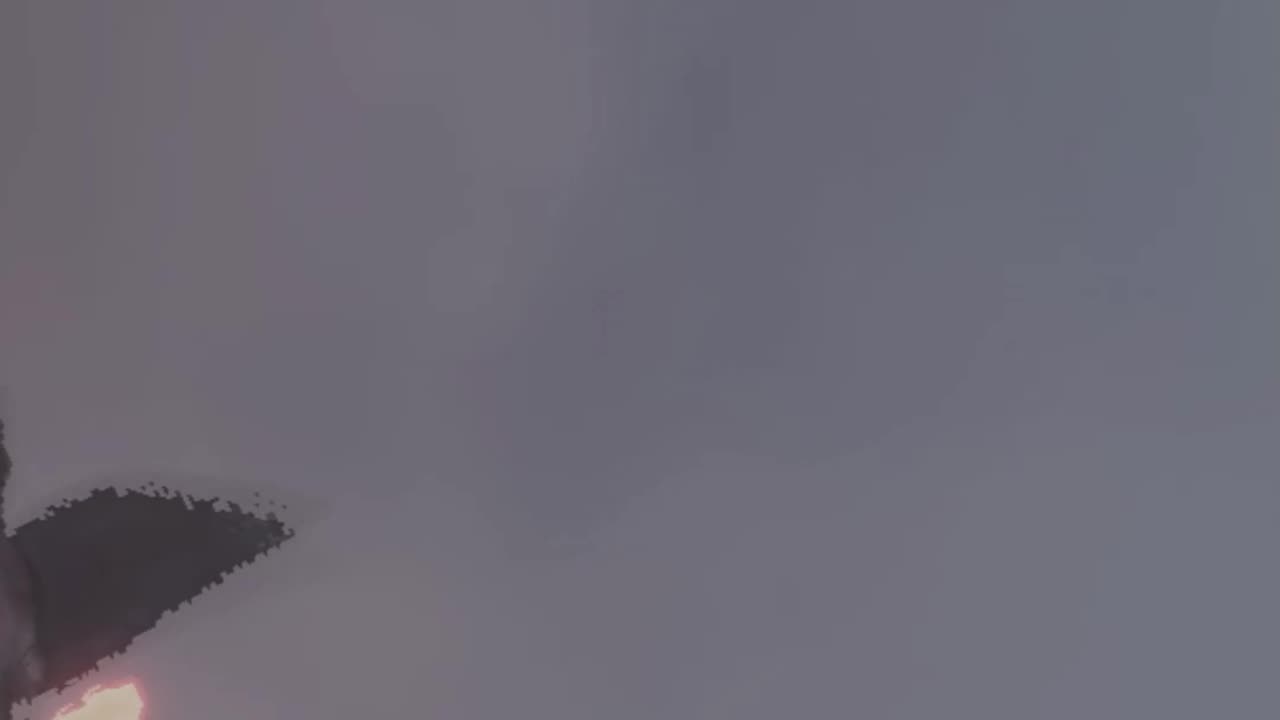 if you dont move he cant see you (squad)